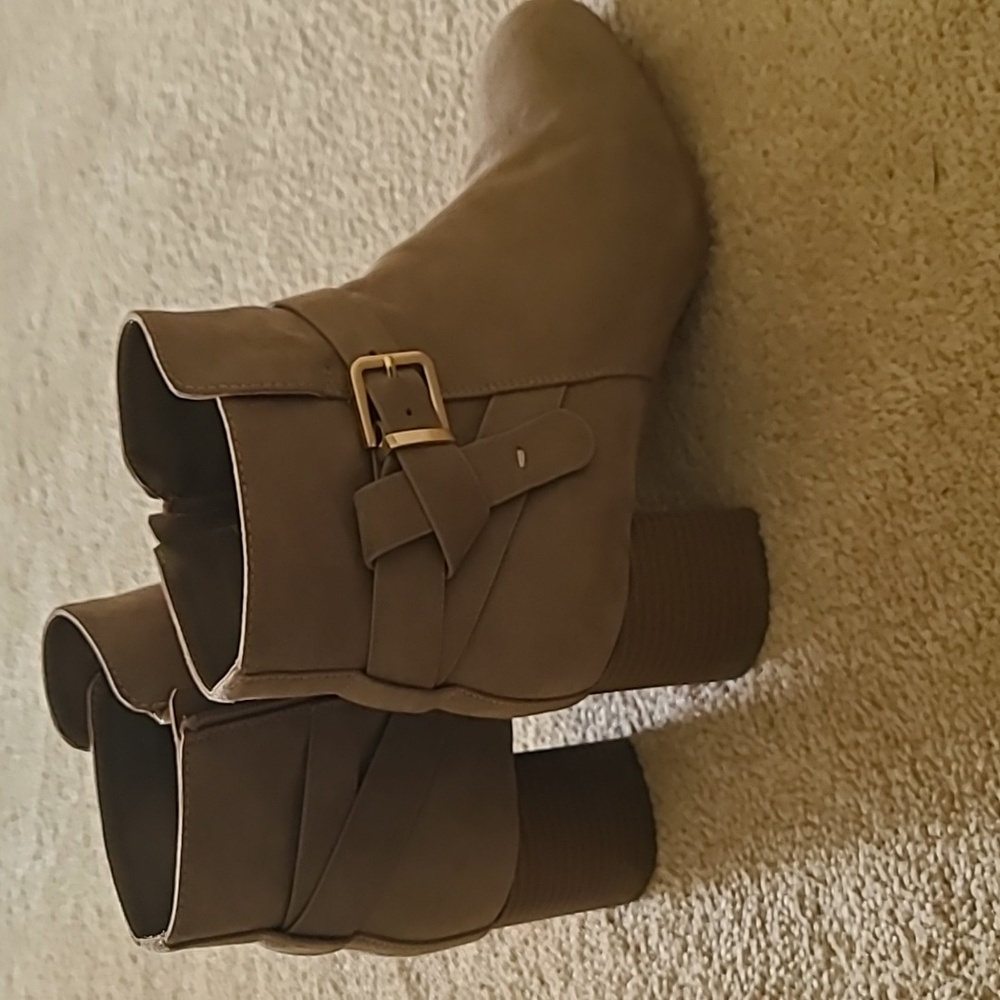 Kelly &Katie boots